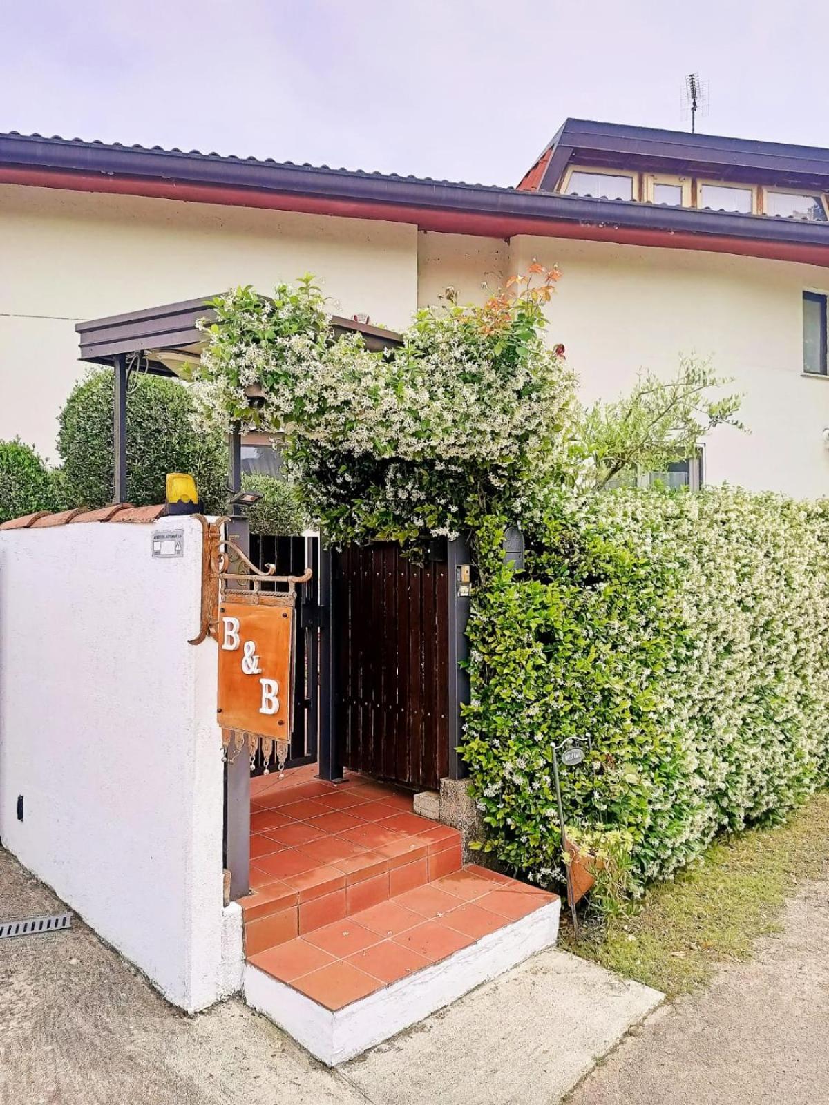 Villa Sabry Turriaco Buitenkant foto